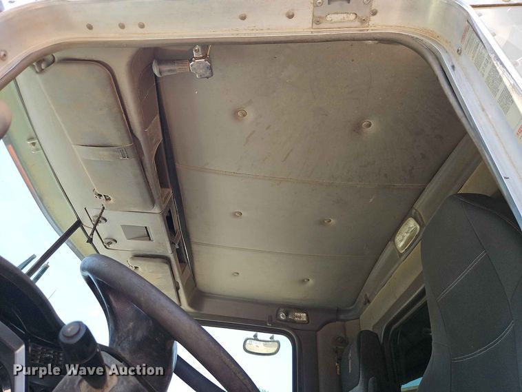 image for item EO8554 2007 Kenworth T800 roll-off container truck