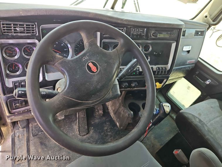 image for item EO8554 2007 Kenworth T800 roll-off container truck