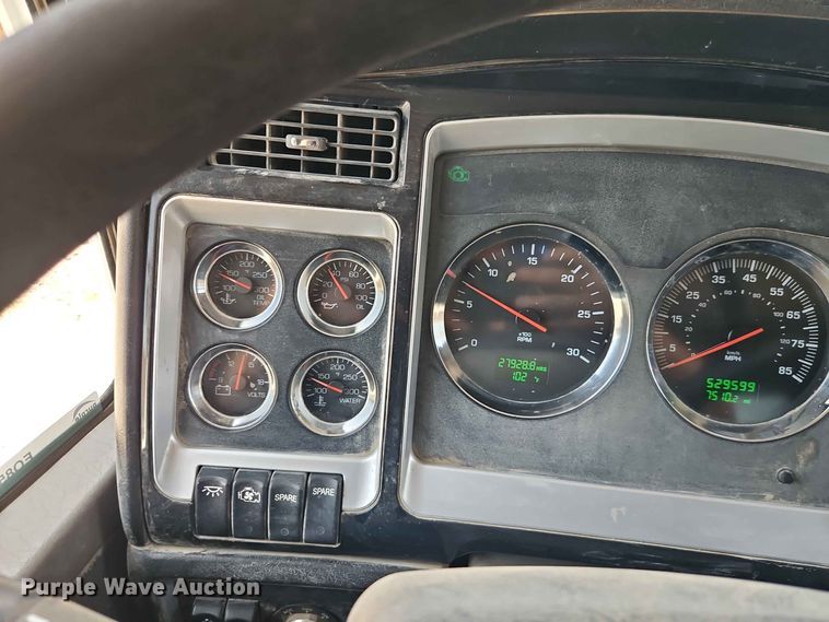 image for item EO8554 2007 Kenworth T800 roll-off container truck