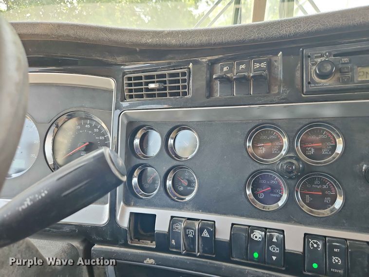 image for item EO8554 2007 Kenworth T800 roll-off container truck