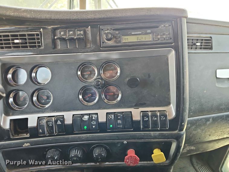 image for item EO8554 2007 Kenworth T800 roll-off container truck