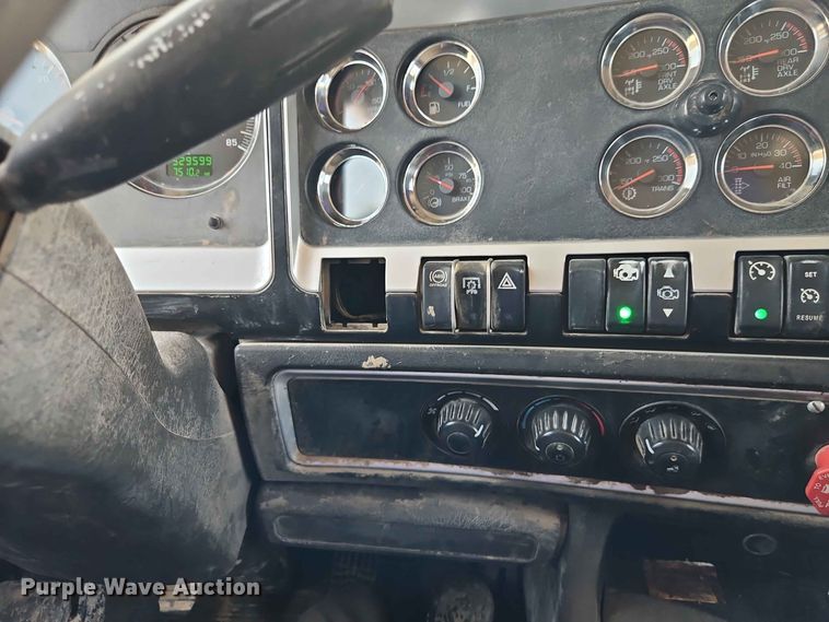 image for item EO8554 2007 Kenworth T800 roll-off container truck