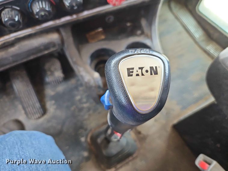 image for item EO8554 2007 Kenworth T800 roll-off container truck