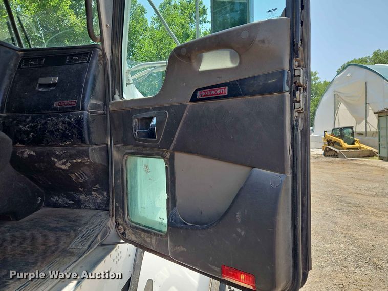 image for item EO8554 2007 Kenworth T800 roll-off container truck