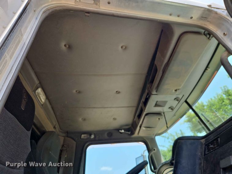 image for item EO8554 2007 Kenworth T800 roll-off container truck