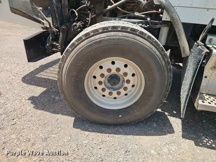 image for item EO8554 2007 Kenworth T800 roll-off container truck