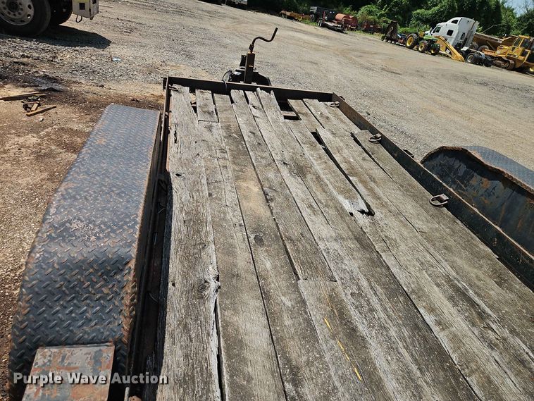 image for item EO8555 2001 Cronkhite Industries equipment trailer