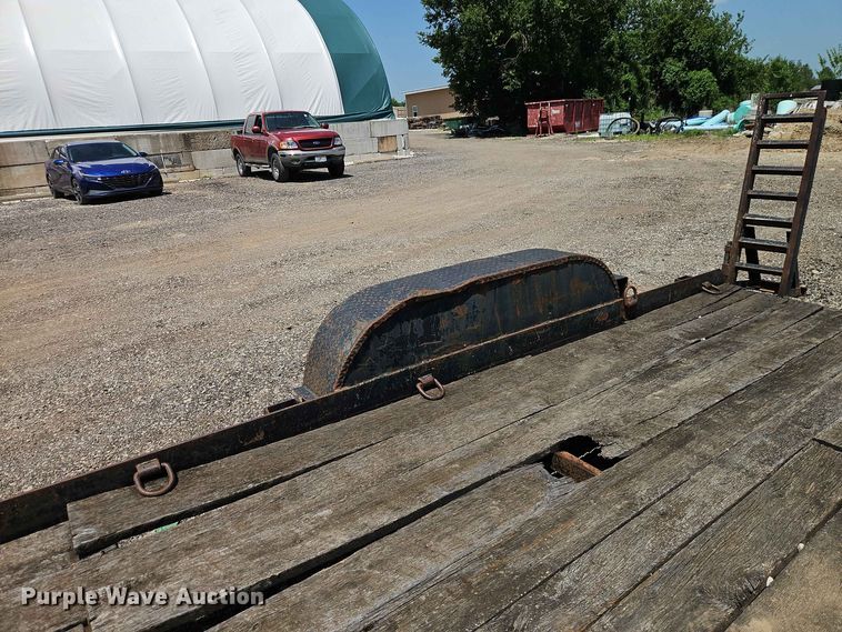 image for item EO8555 2001 Cronkhite Industries equipment trailer
