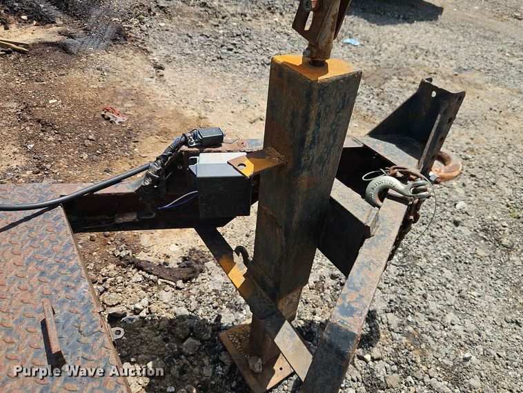 image for item EO8555 2001 Cronkhite Industries equipment trailer