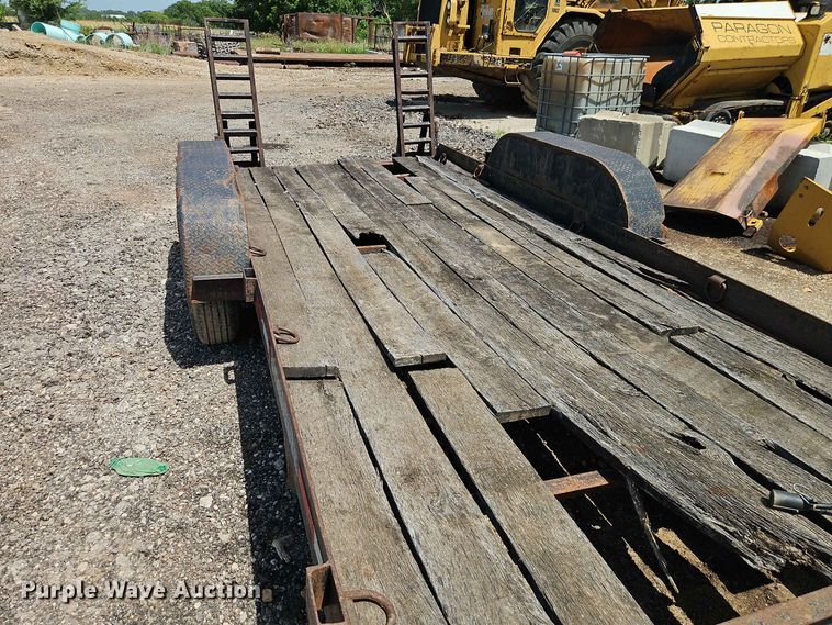 image for item EO8555 2001 Cronkhite Industries equipment trailer