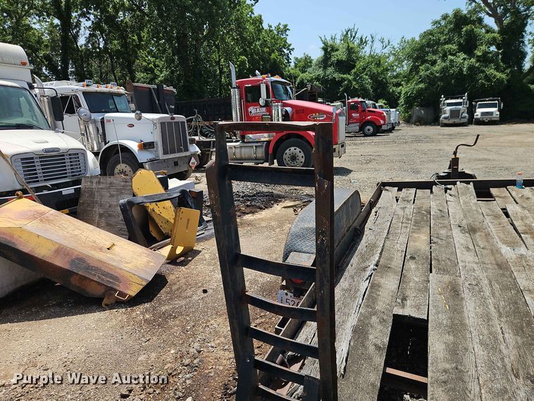image for item EO8555 2001 Cronkhite Industries equipment trailer