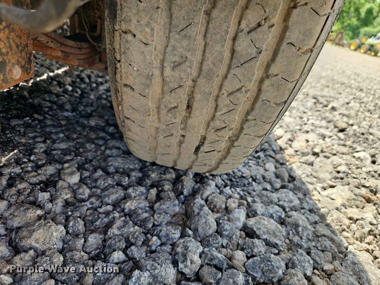 image for item EO8555 2001 Cronkhite Industries equipment trailer
