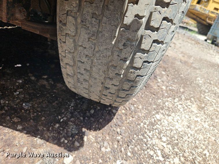 image for item EO8555 2001 Cronkhite Industries equipment trailer