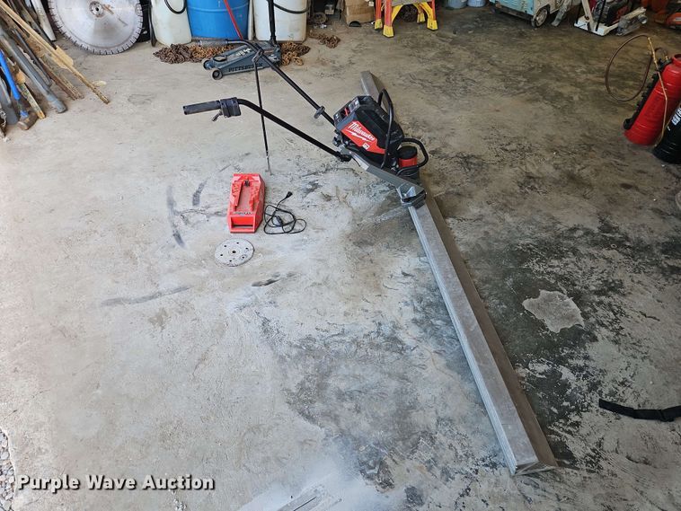 image for item EO8563 Milwaukee power screed