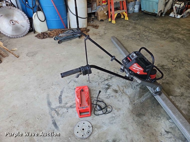 image for item EO8563 Milwaukee power screed