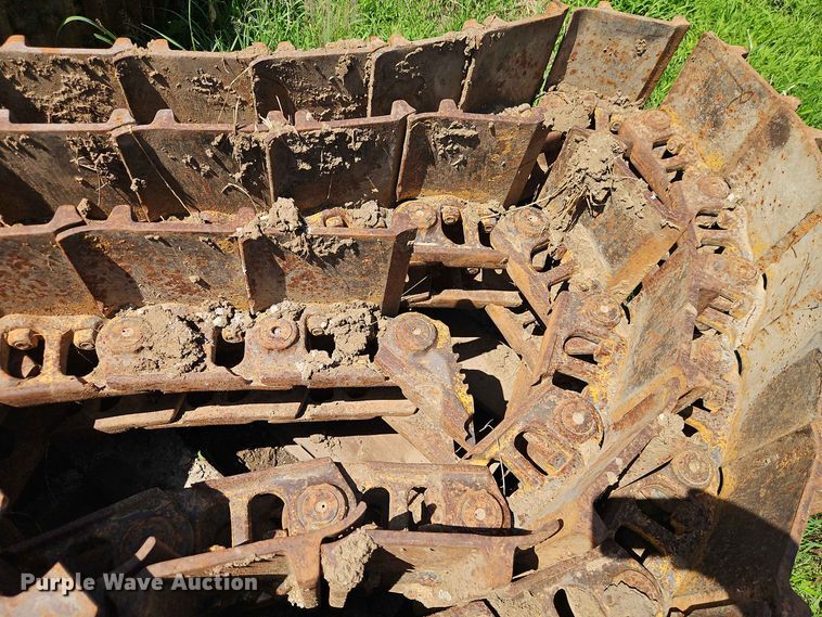 image for item EO8570 (4) track loader tracks