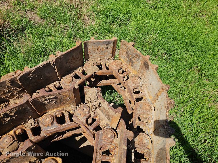 image for item EO8570 (4) track loader tracks