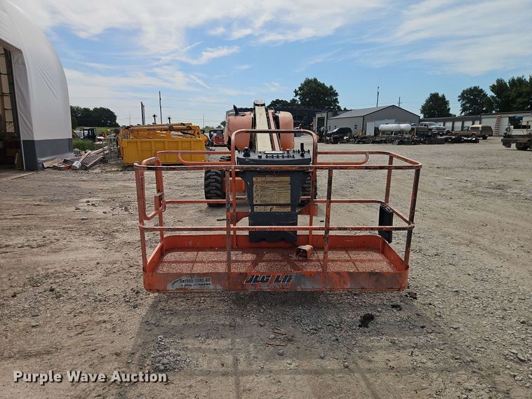 image for item EO8583 2005 JLG 600S boom lift