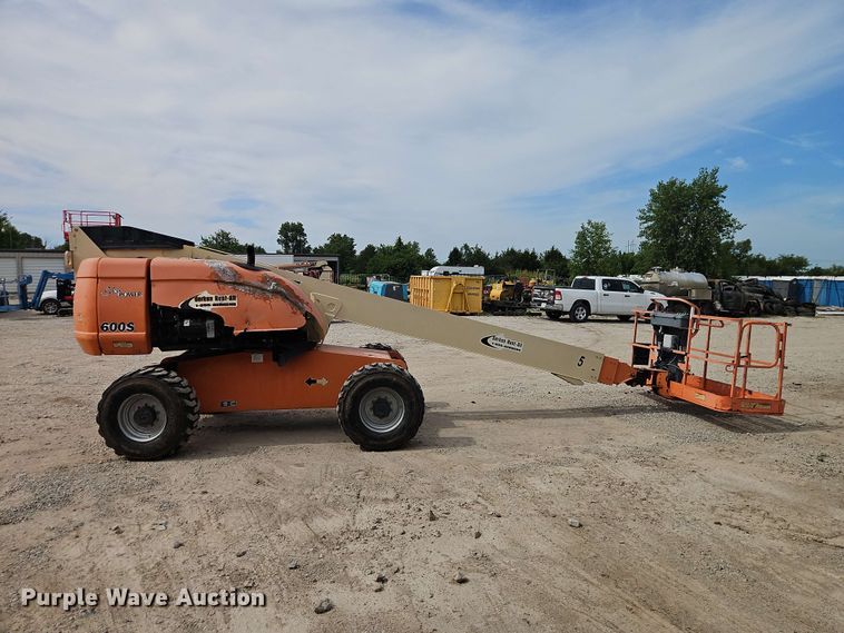 image for item EO8583 2005 JLG 600S boom lift