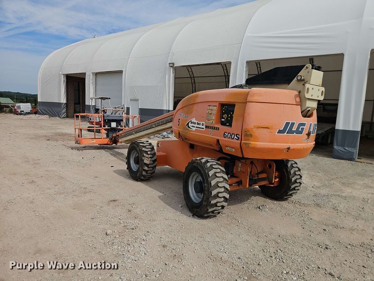 image for item EO8583 2005 JLG 600S boom lift