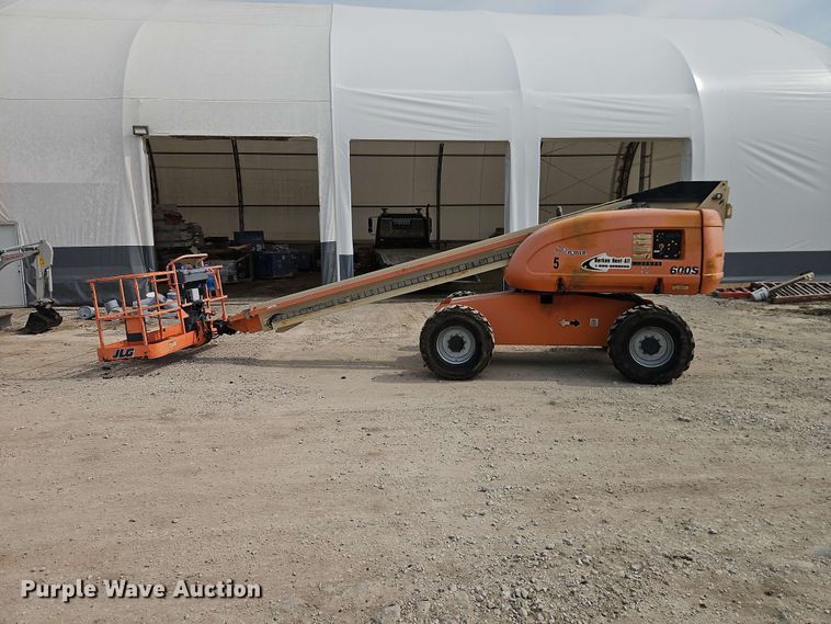 image for item EO8583 2005 JLG 600S boom lift