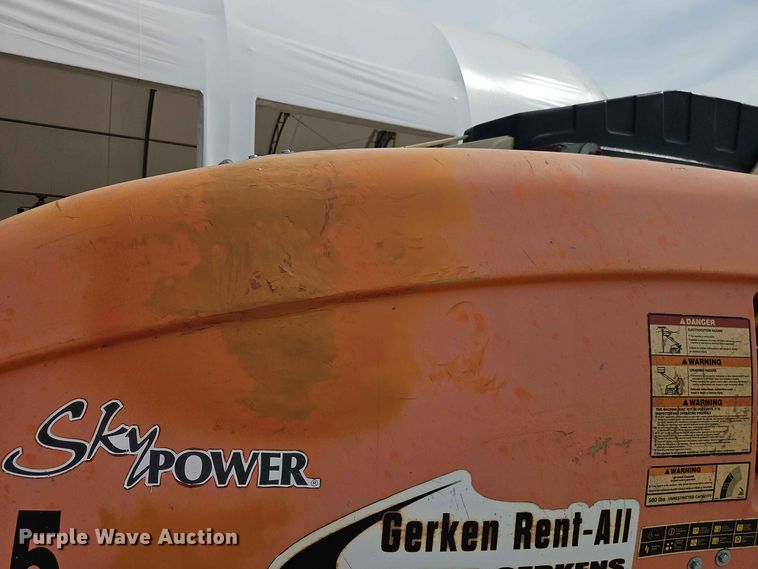 image for item EO8583 2005 JLG 600S boom lift