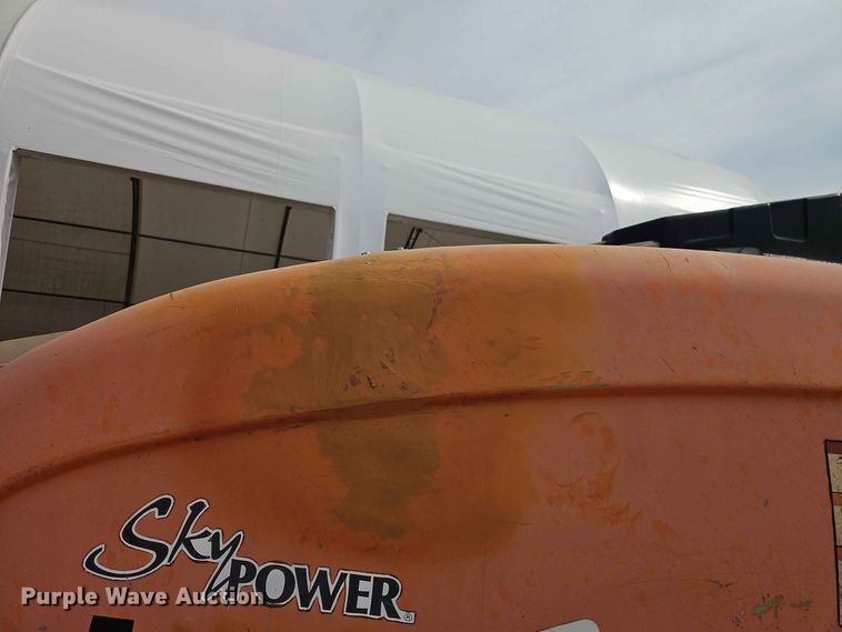 image for item EO8583 2005 JLG 600S boom lift
