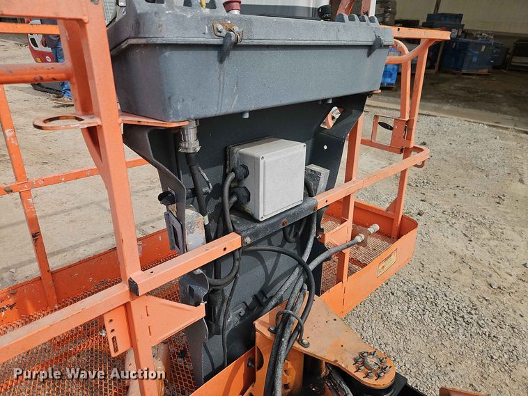 image for item EO8583 2005 JLG 600S boom lift