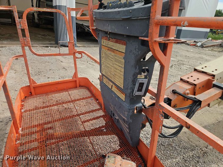 image for item EO8583 2005 JLG 600S boom lift