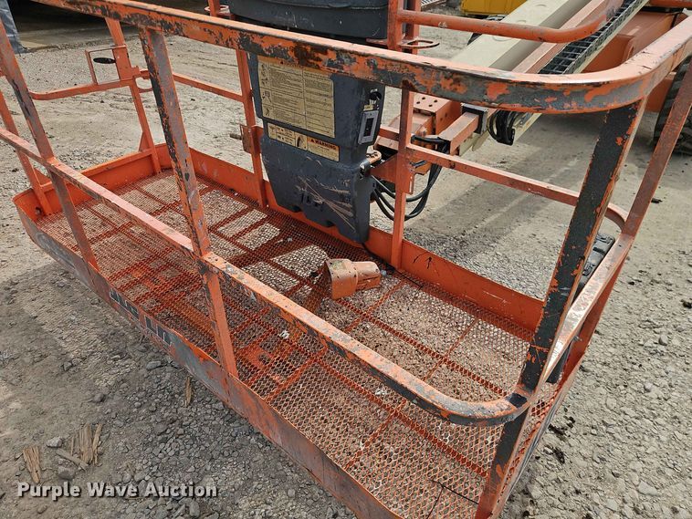image for item EO8583 2005 JLG 600S boom lift