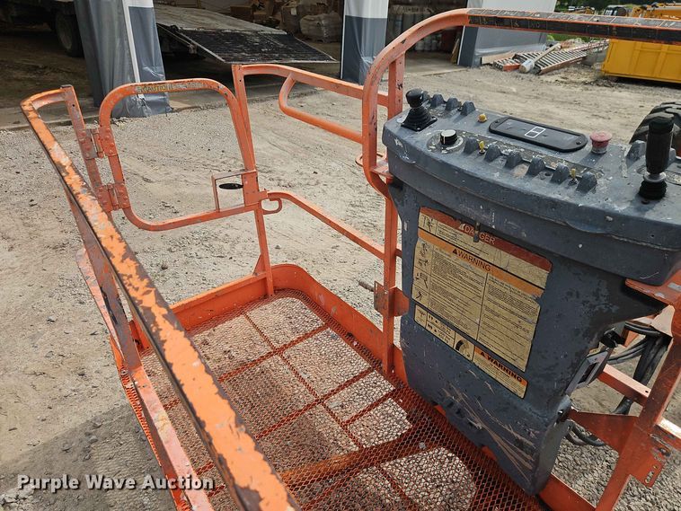 image for item EO8583 2005 JLG 600S boom lift