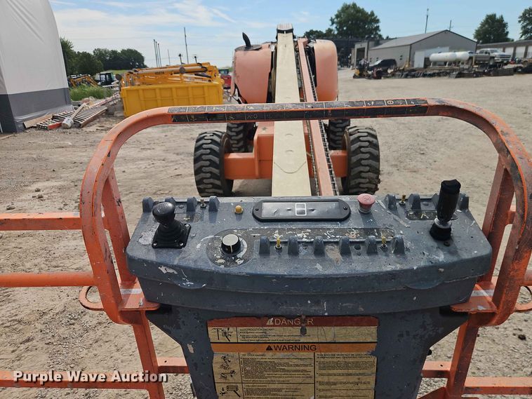 image for item EO8583 2005 JLG 600S boom lift