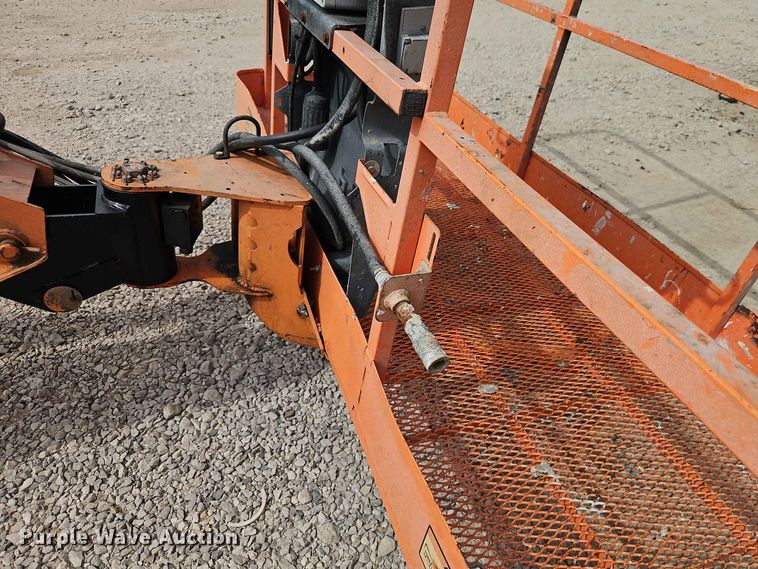 image for item EO8583 2005 JLG 600S boom lift