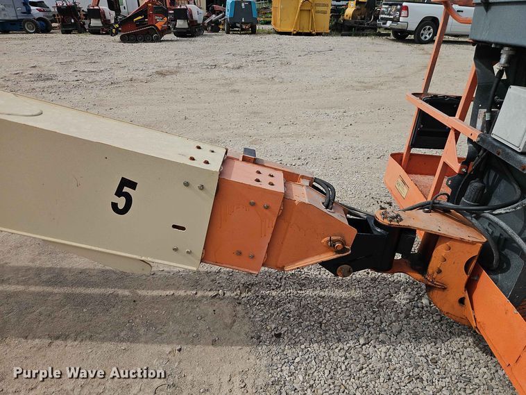 image for item EO8583 2005 JLG 600S boom lift