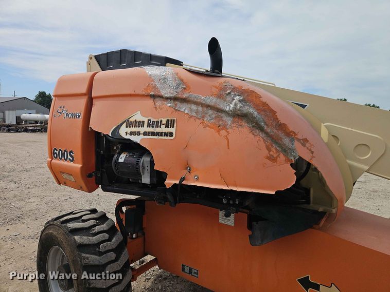 image for item EO8583 2005 JLG 600S boom lift