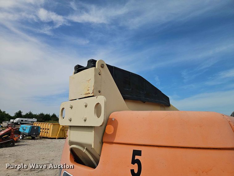 image for item EO8583 2005 JLG 600S boom lift