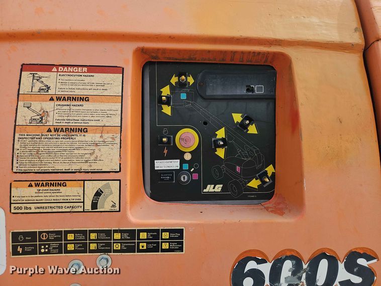 image for item EO8583 2005 JLG 600S boom lift