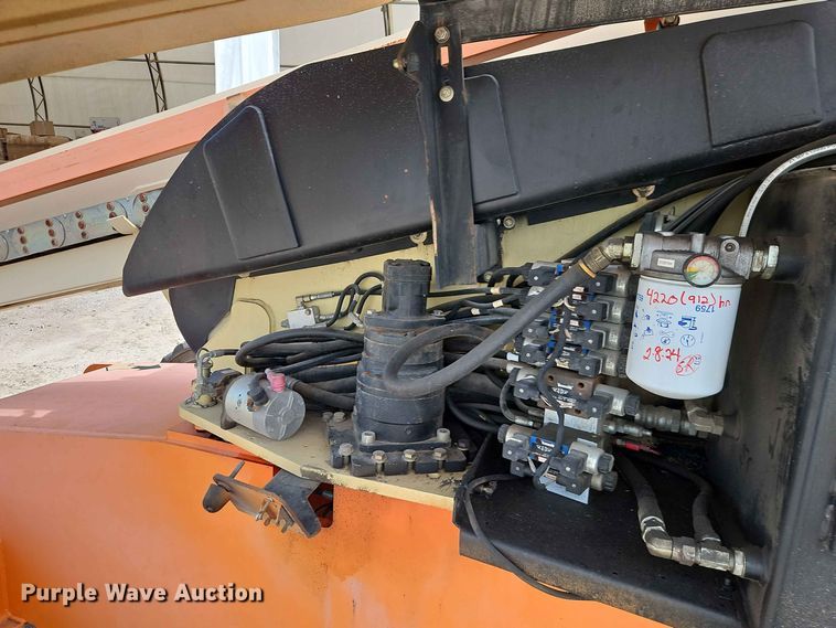 image for item EO8583 2005 JLG 600S boom lift