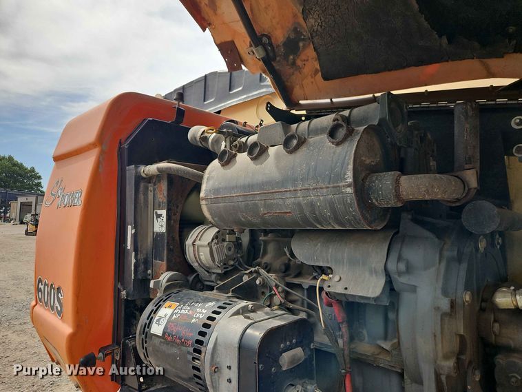 image for item EO8583 2005 JLG 600S boom lift