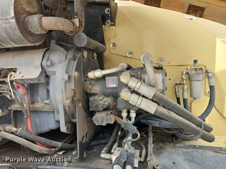 image for item EO8583 2005 JLG 600S boom lift