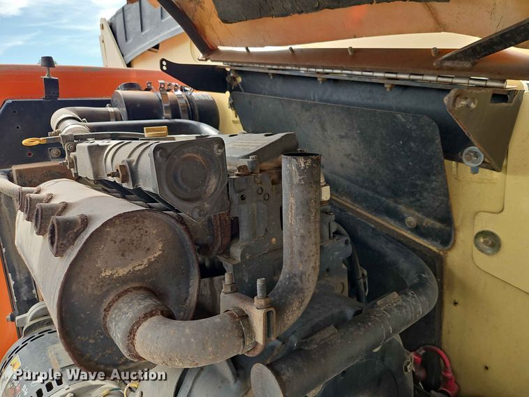 image for item EO8583 2005 JLG 600S boom lift