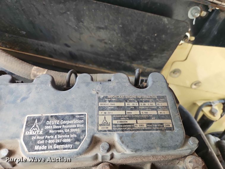 image for item EO8583 2005 JLG 600S boom lift