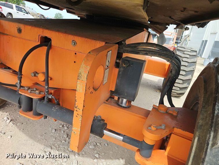 image for item EO8583 2005 JLG 600S boom lift