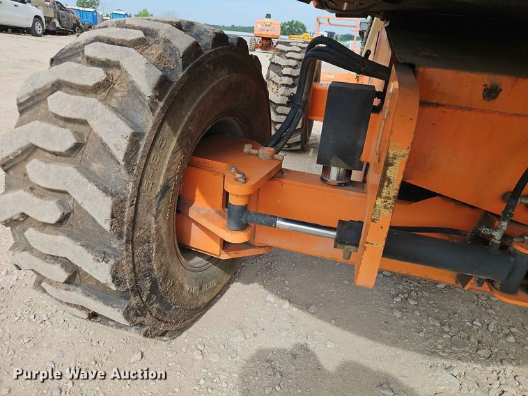 image for item EO8583 2005 JLG 600S boom lift