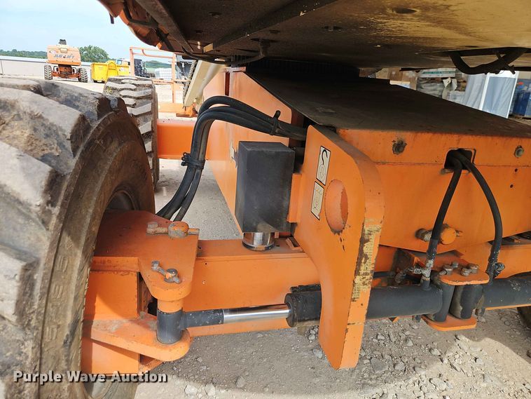 image for item EO8583 2005 JLG 600S boom lift