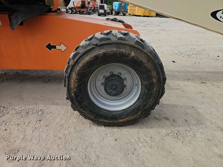image for item EO8583 2005 JLG 600S boom lift