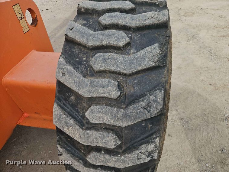 image for item EO8583 2005 JLG 600S boom lift
