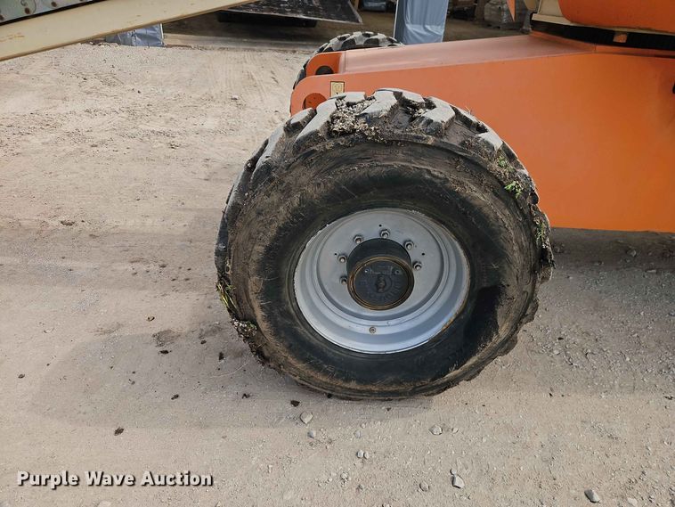 image for item EO8583 2005 JLG 600S boom lift