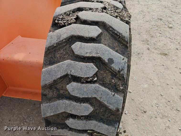 image for item EO8583 2005 JLG 600S boom lift