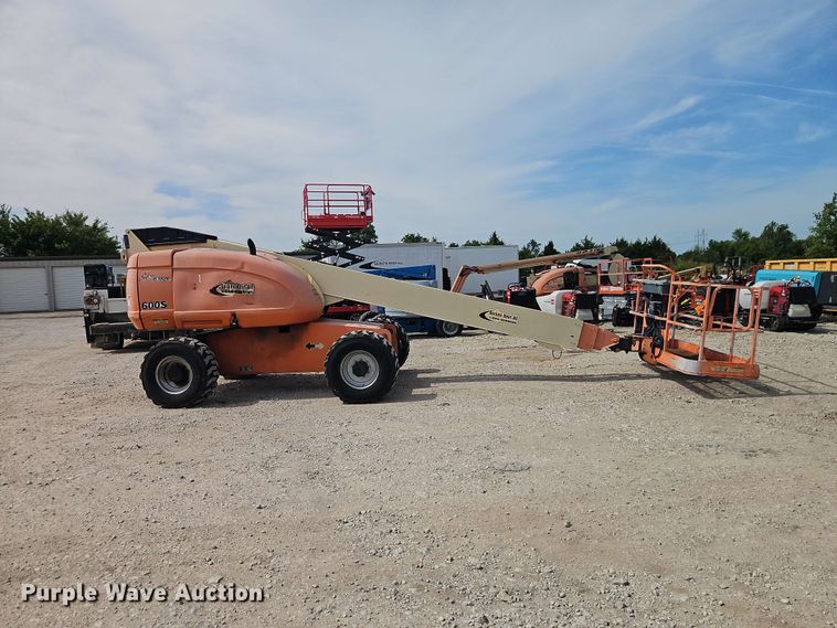 image for item EO8584 2008 JLG 600S boom lift